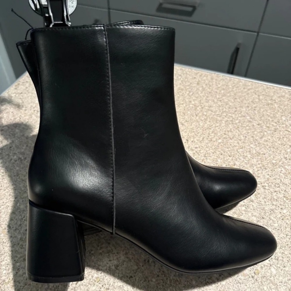George Classic Black Leather Heeled Boots